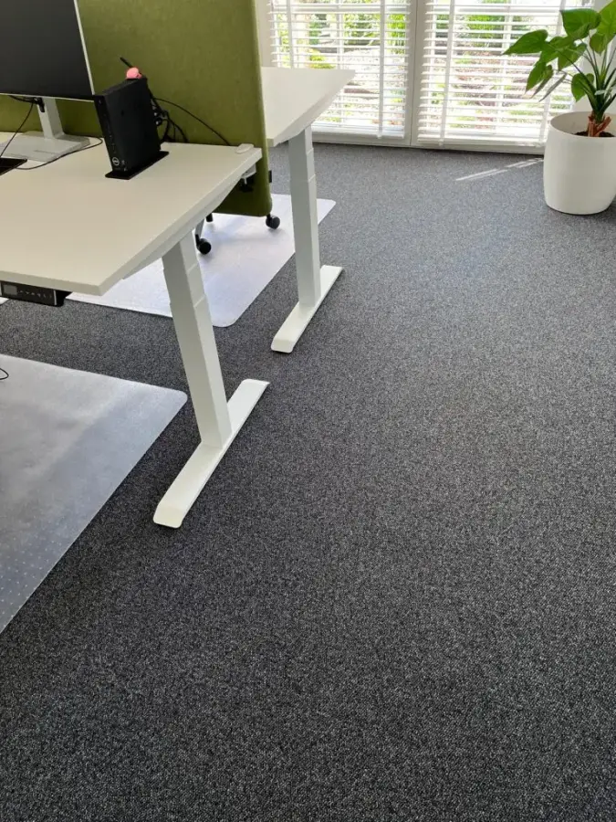 Teppichfliese Court von INFLOOR-GIRLOON